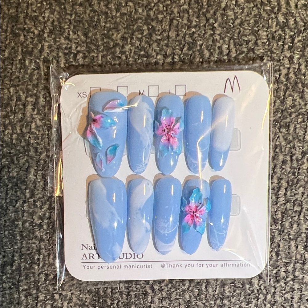 Blue Floral Press-On Nails